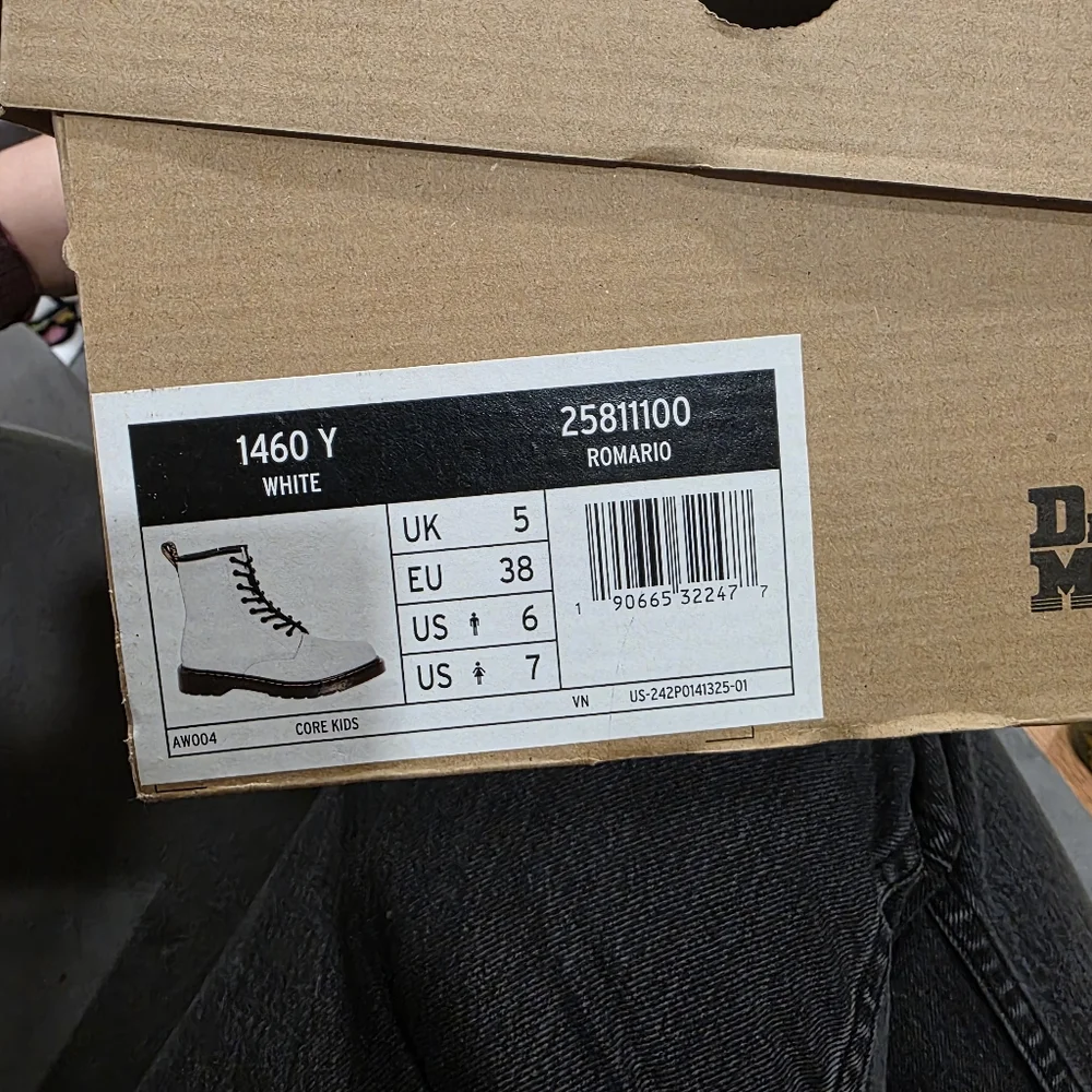 Dr. Martens Youth 1460 Leather Lace Up Boots Size 6 New In Box